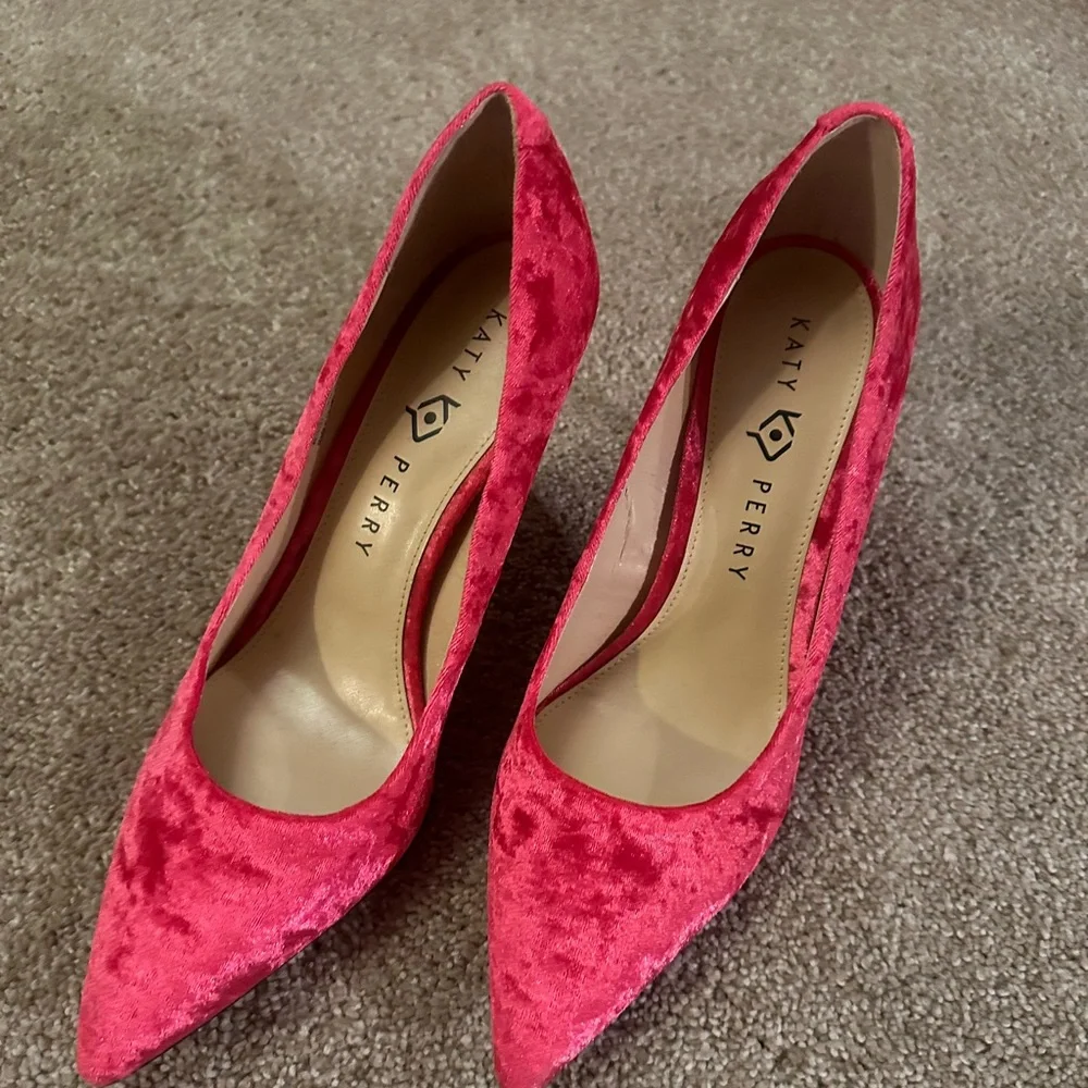 Pink velvet heels - Picture 1 of 5